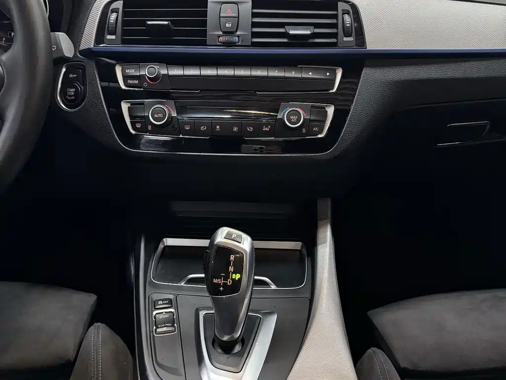 BMW 1 Series 2018 — фото 15