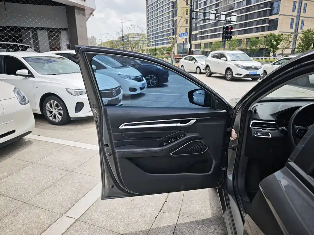Geely Emgrand 2024 — фото 13