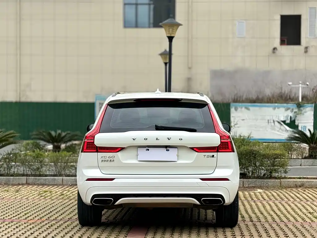 Volvo XC60 2020 — фото 10