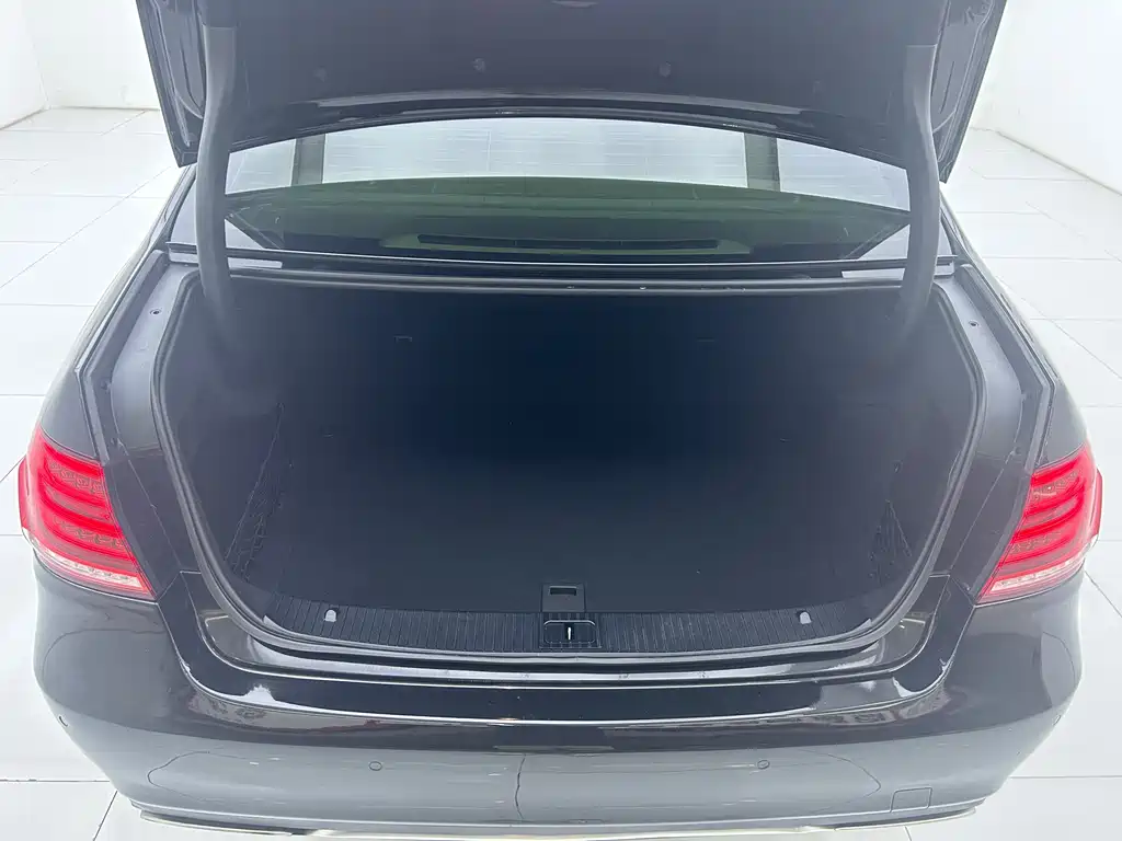 Mercedes-Benz E-Class 2014 — фото 15