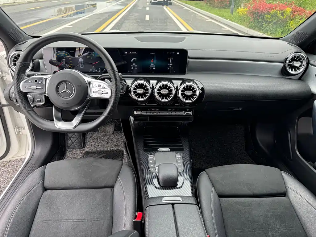 Mercedes-Benz A-Class 2020 — фото 12