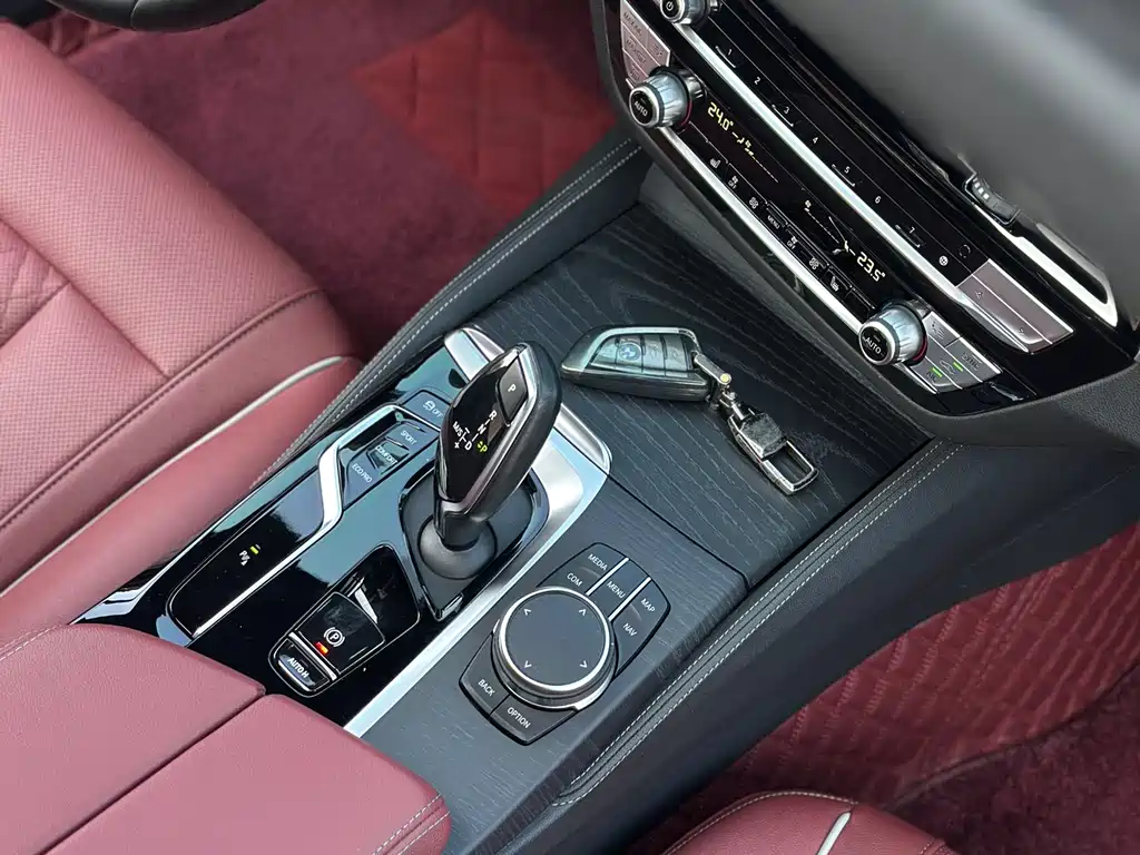 BMW 5 Series 2023 — фото 16