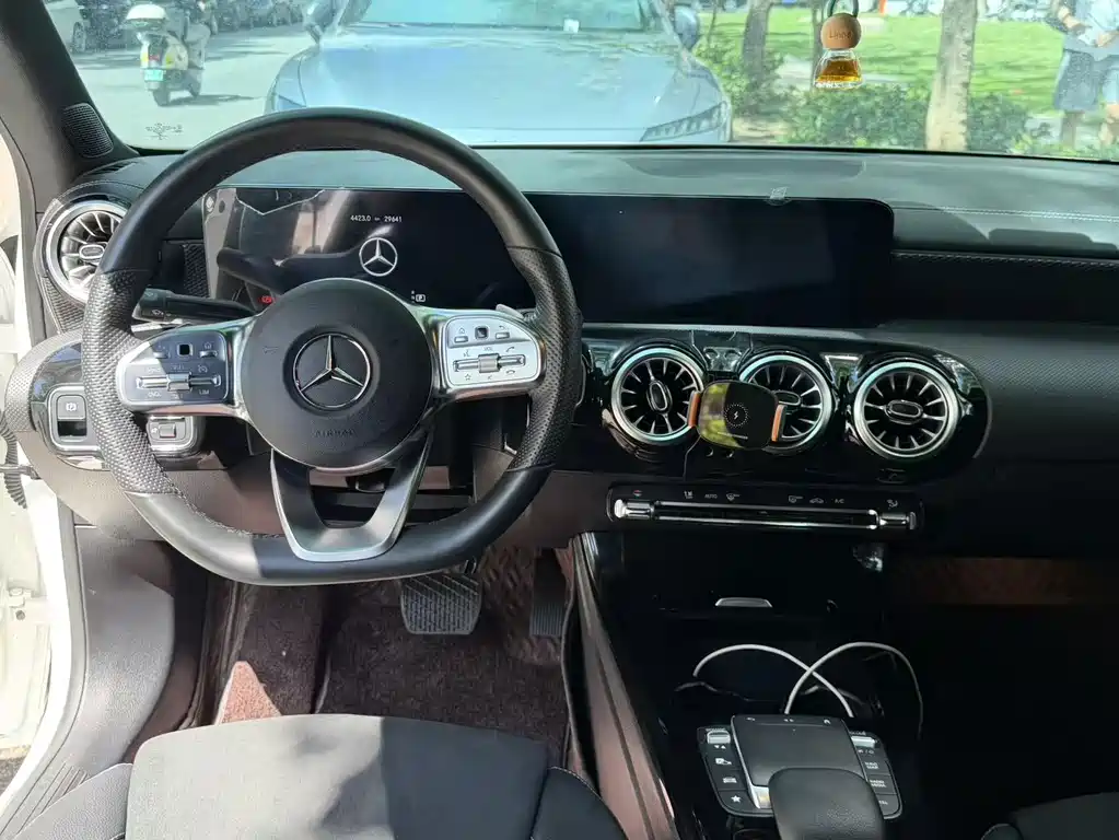 Mercedes-Benz A-Class 2022 — фото 10