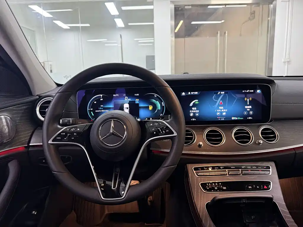 Mercedes-Benz E-Class 2023 — фото 17