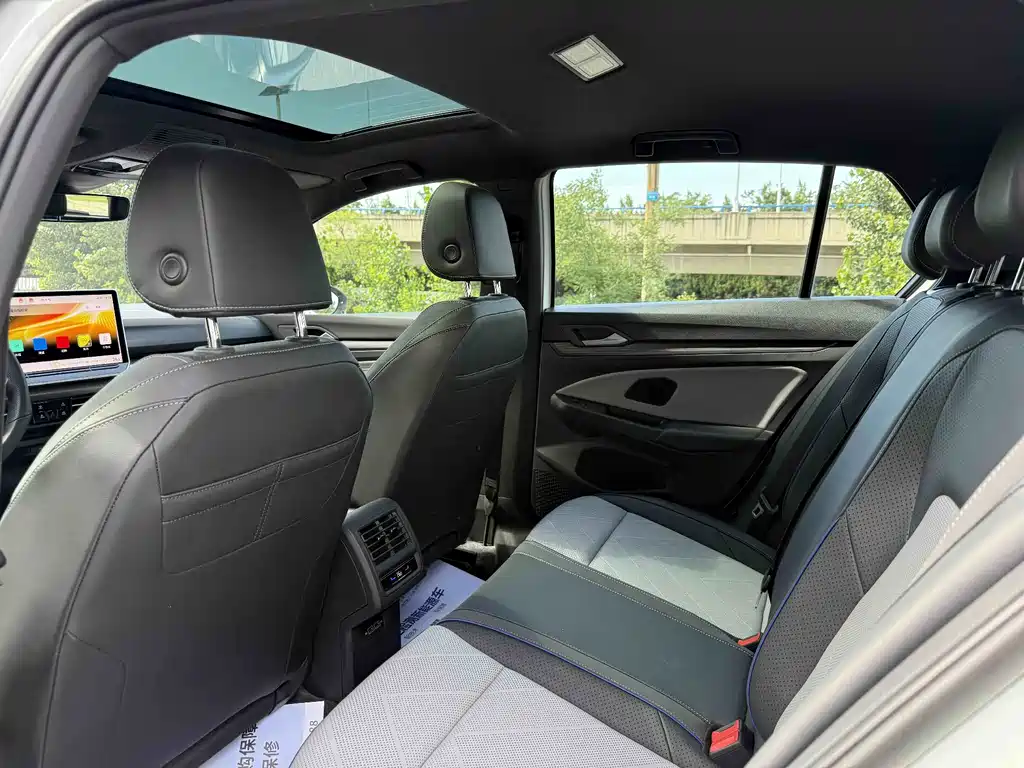 Volkswagen Golf 2025