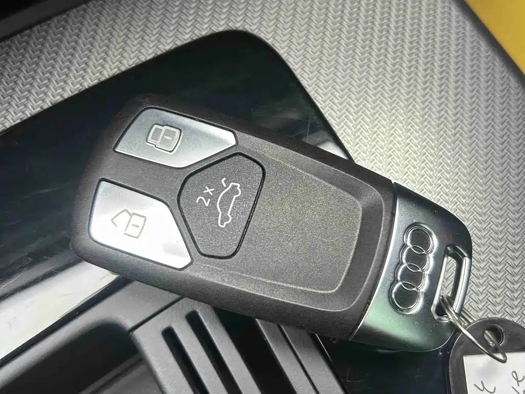 Audi Q5L 2023 — фото 10
