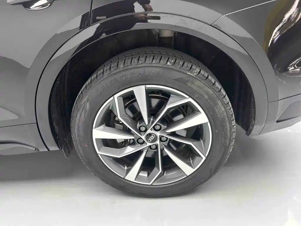 Audi Q5L 2023 — фото 19
