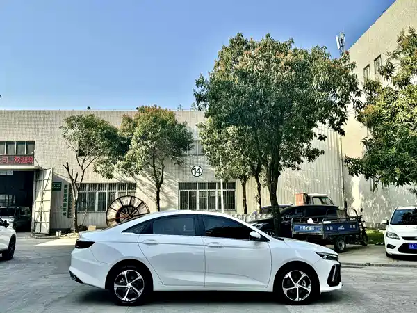 Geely Emgrand L 2022