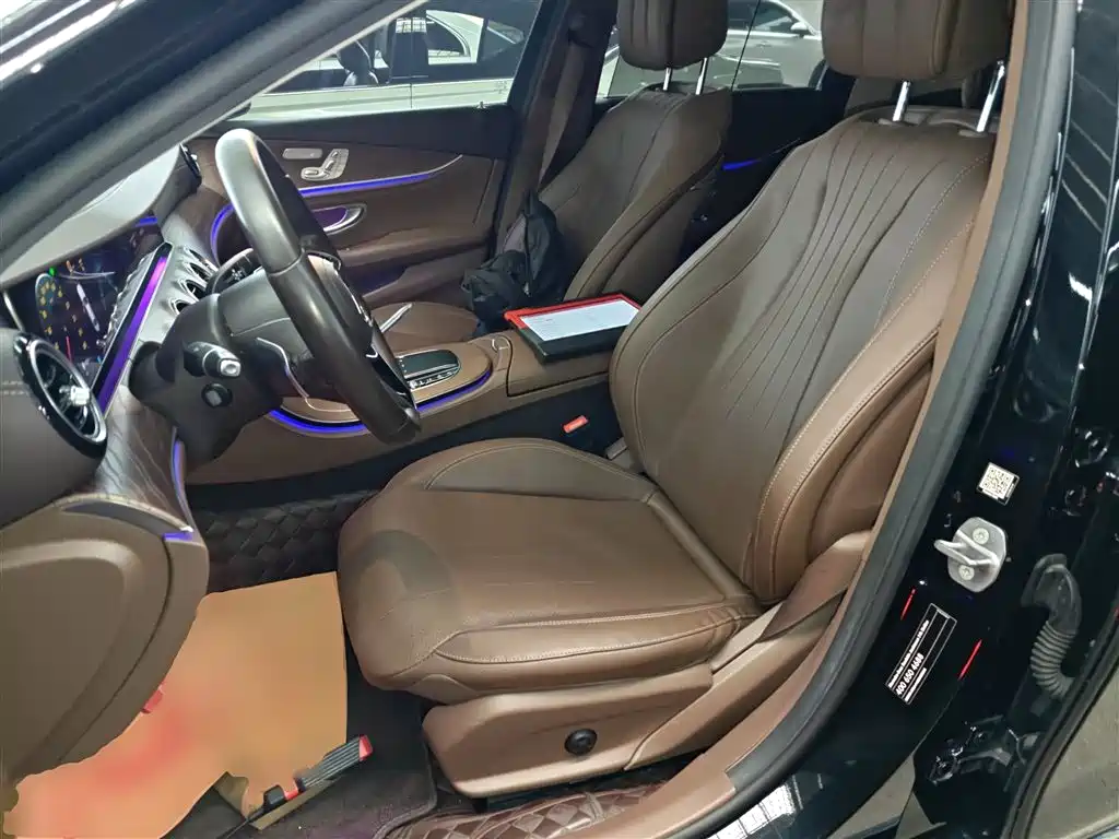 Mercedes-Benz E-Class 2022 — фото 13