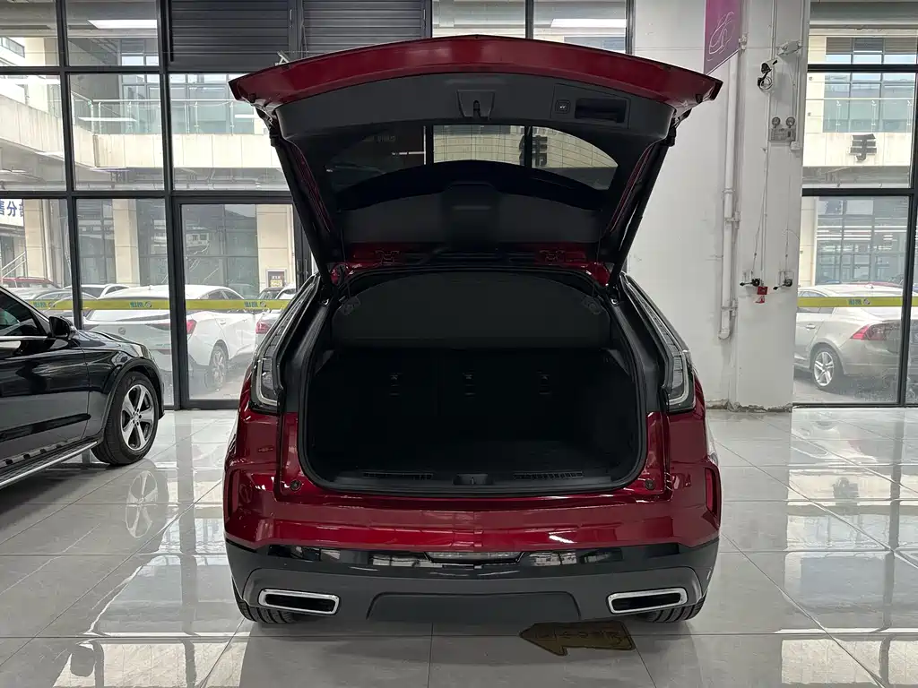Cadillac XT4 2023 — фото 11