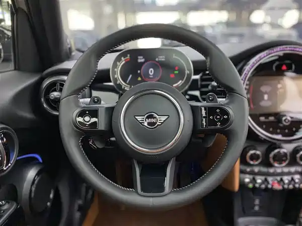 MINI MINI 2023