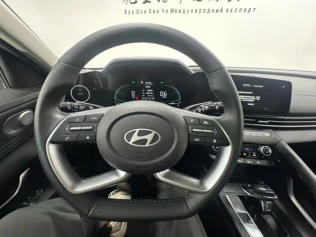 Hyundai Elantra 2023 — фото 19