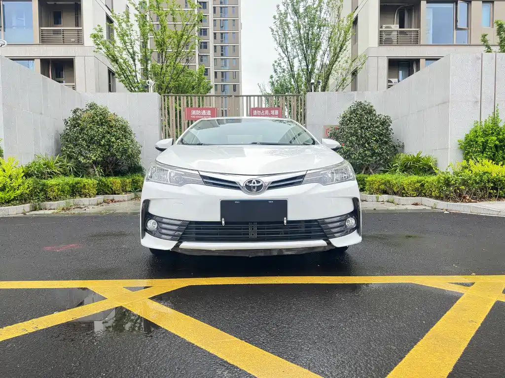 Toyota Corolla 2018 — фото 2