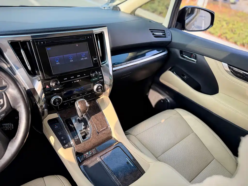 Toyota Vellfire 2020 — фото 9