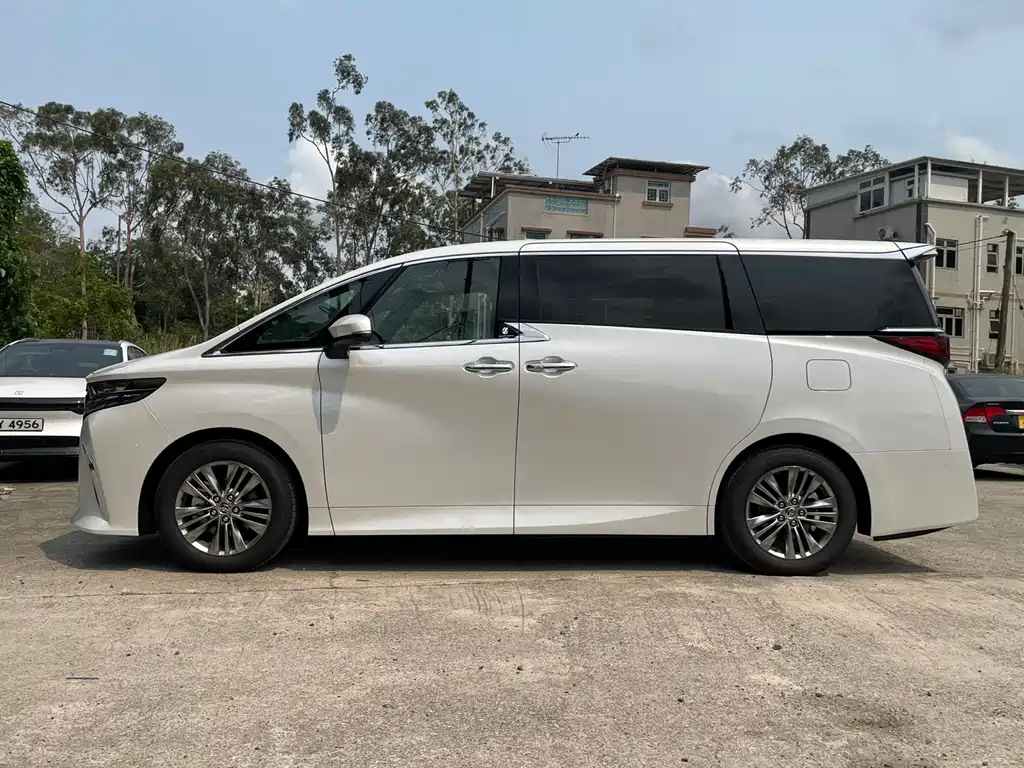 Toyota Alphard 2025 — фото 3