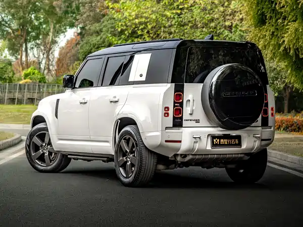 Land Rover Defender 2022