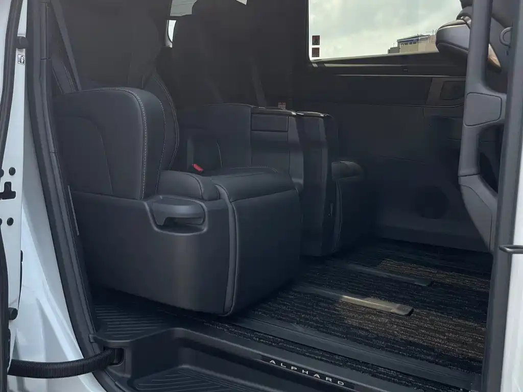 Toyota Alphard 2025 — фото 11