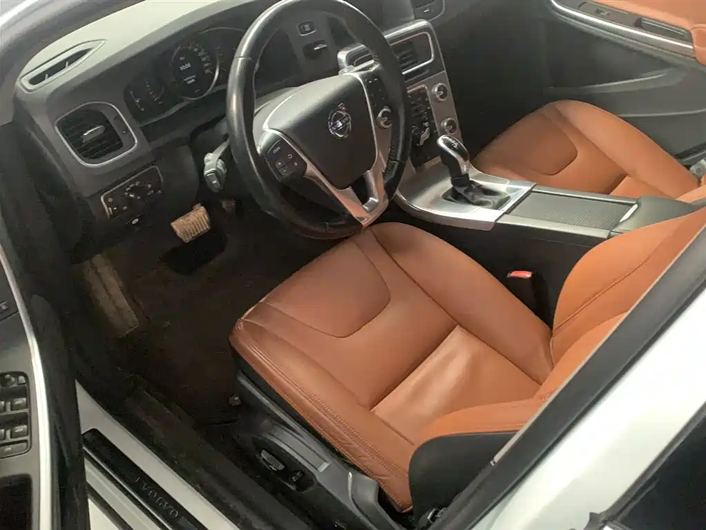 Volvo S60 2015 — фото 13