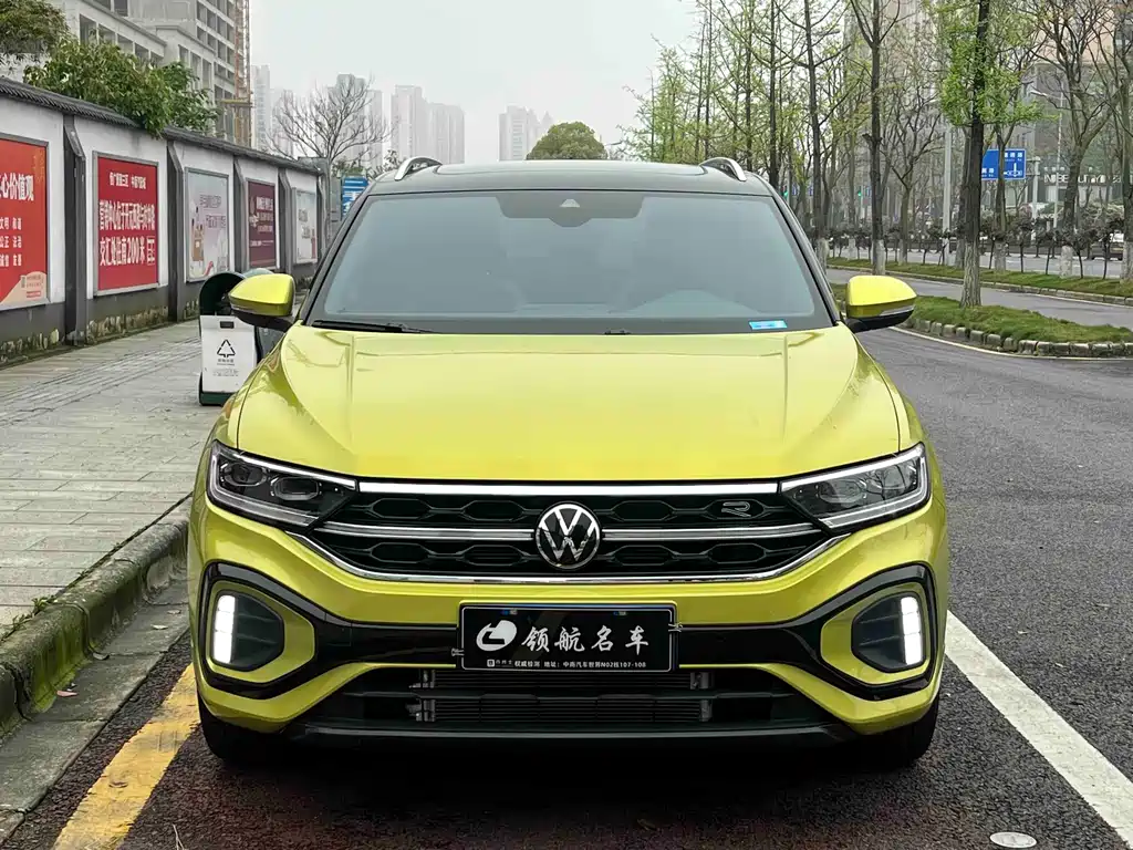 Volkswagen T-Roc 2023 — фото 1
