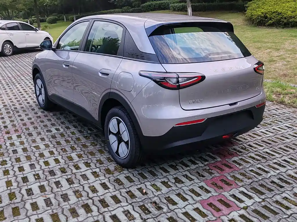 Geely Galaxy Starwish 2026 — фото 12