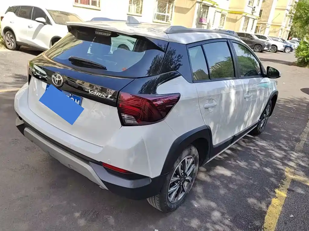 Toyota Yaris L 2023 — фото 9