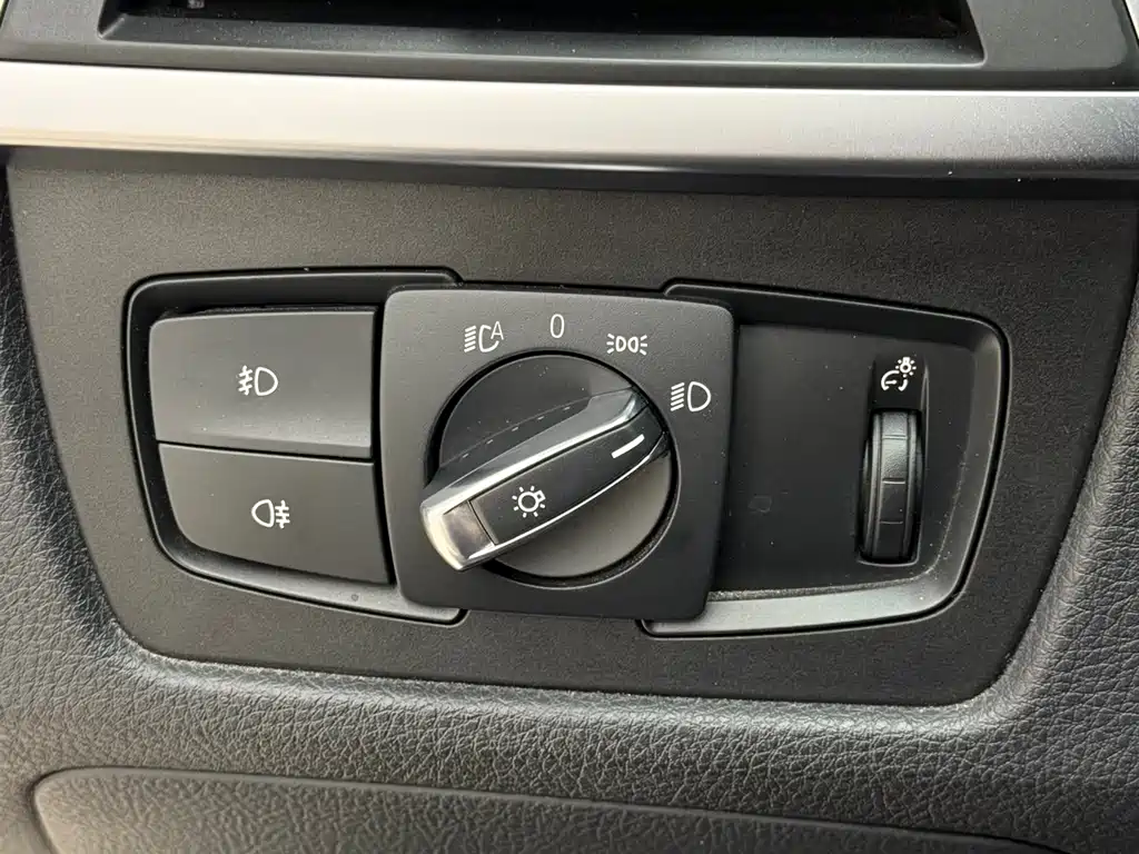 BMW 3 Series 2017 — фото 15