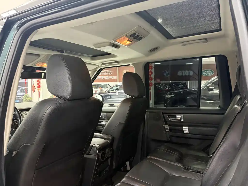 Land Rover Discovery 2015 — фото 20