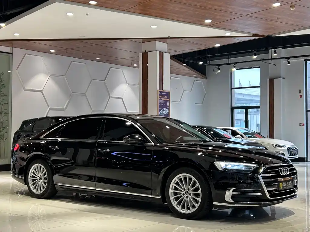 Audi A8 2021 — фото 4