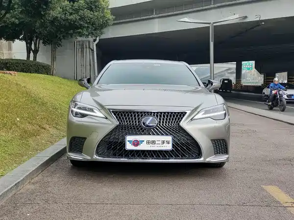 Lexus LS 2021