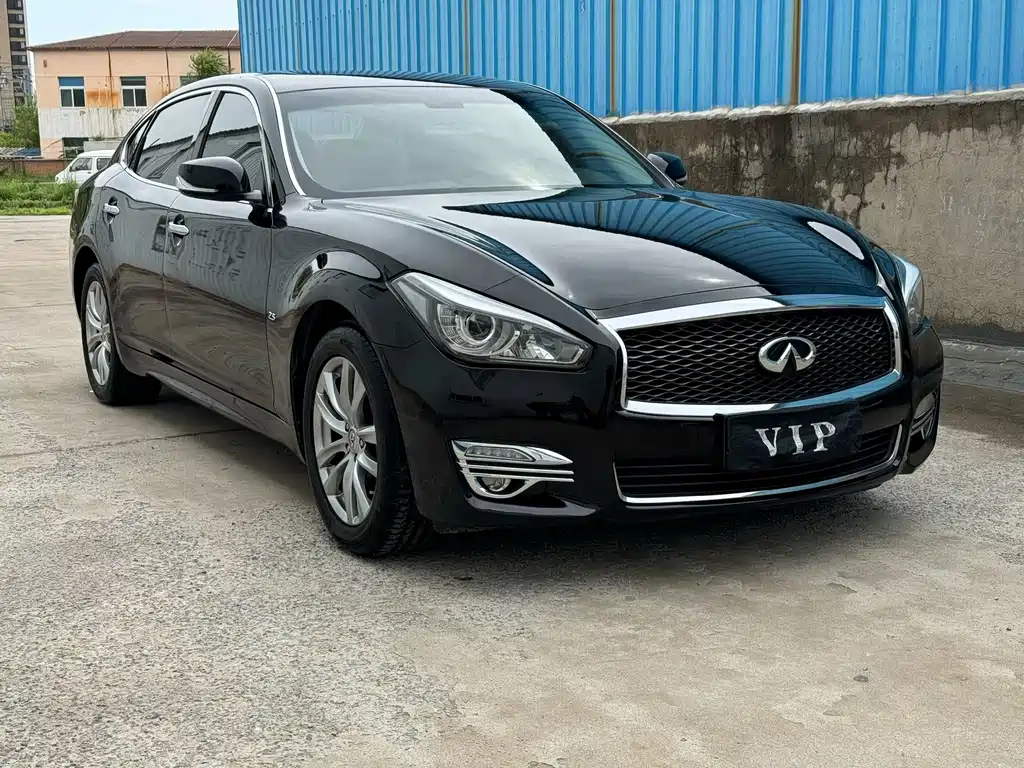 Infiniti Q70 2017 — фото 1