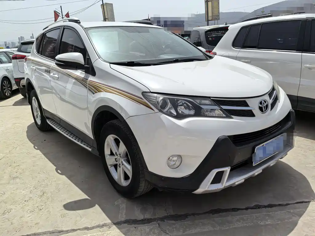 Toyota RAV4 2014 — фото 3