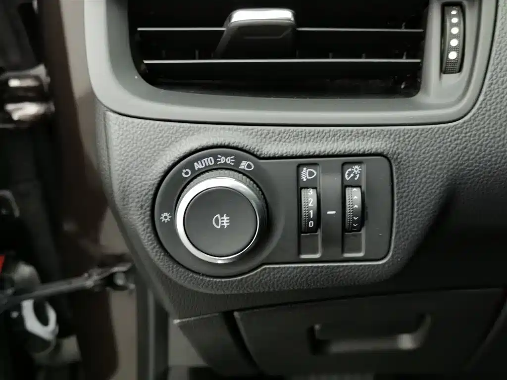 Buick Envision Plus 2021 — фото 21