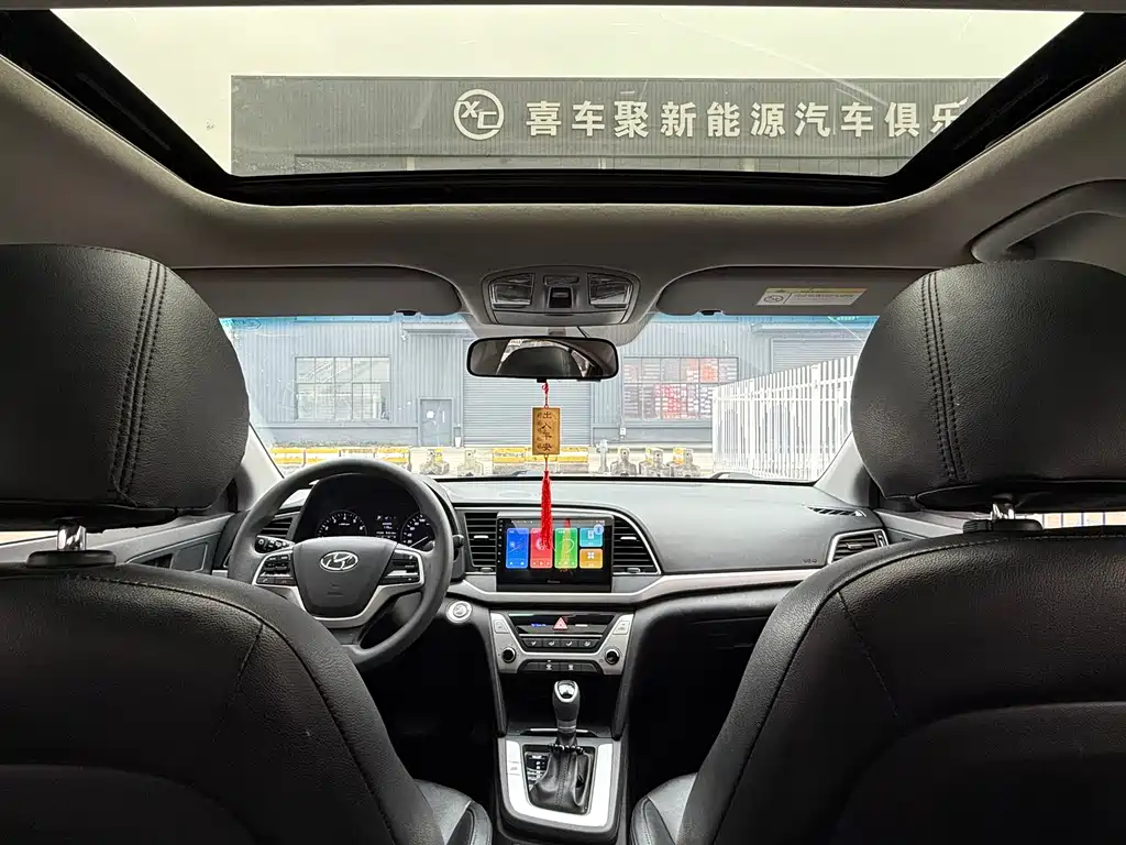 Hyundai Elantra 2016 — фото 10
