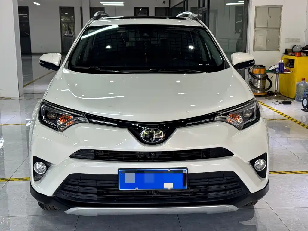 Toyota RAV4 2019 — фото 2