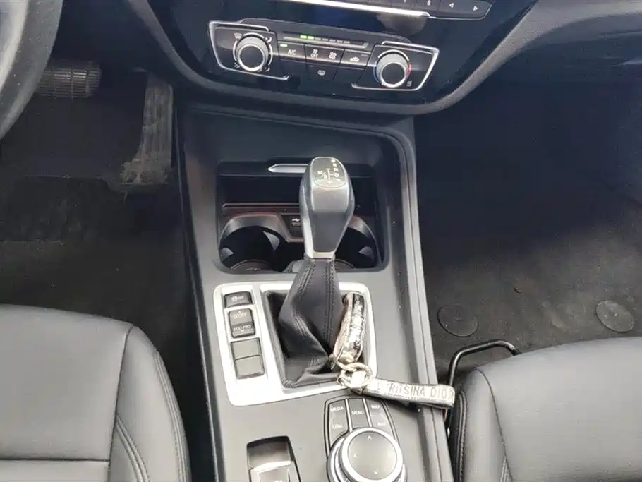 BMW 1 Series 2019 — фото 16