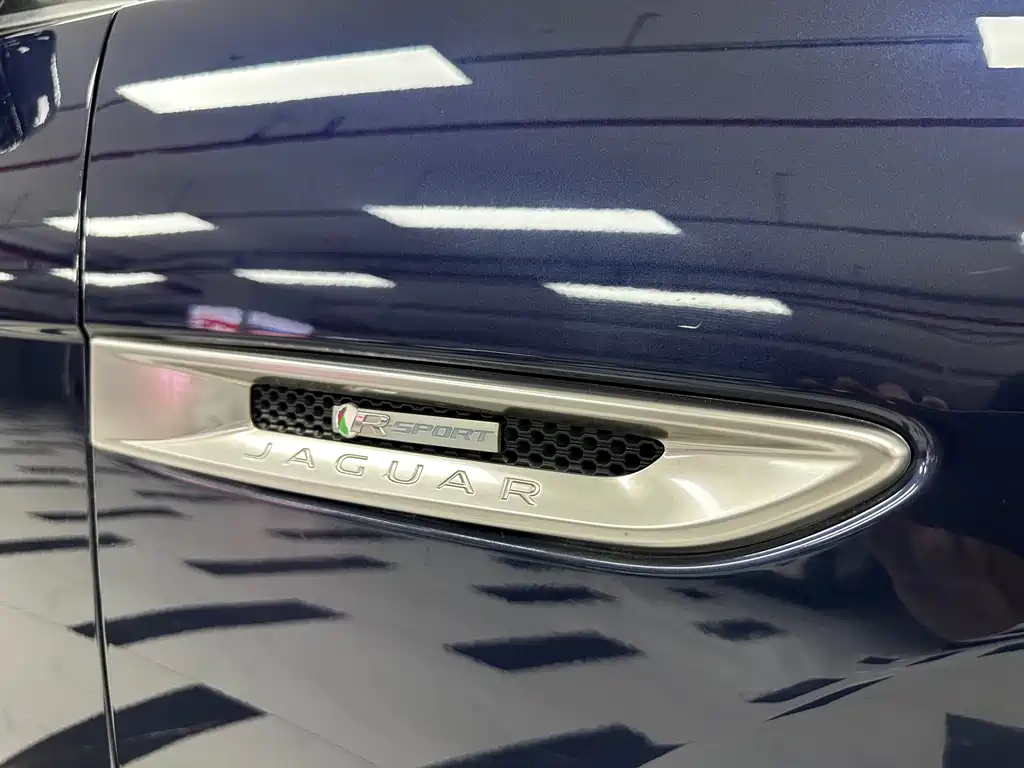 Jaguar F-PACE 2018 — фото 27