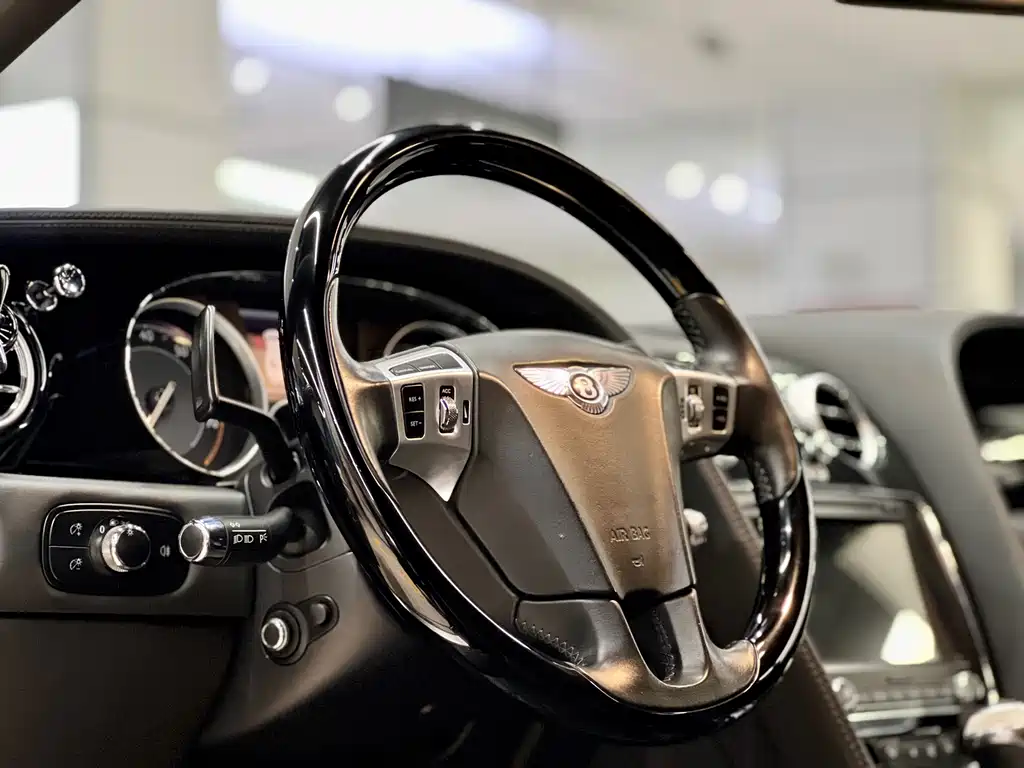 Bentley Flying Spur 2014 — фото 14