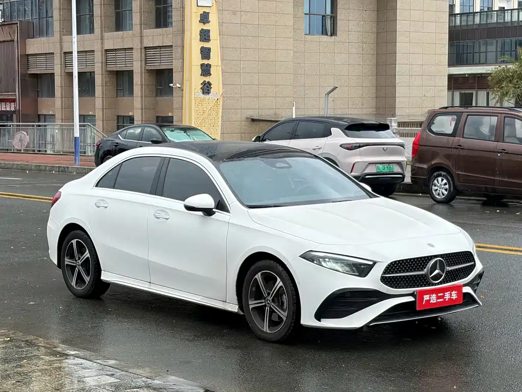 Mercedes-Benz A-Class 2024 — фото 3
