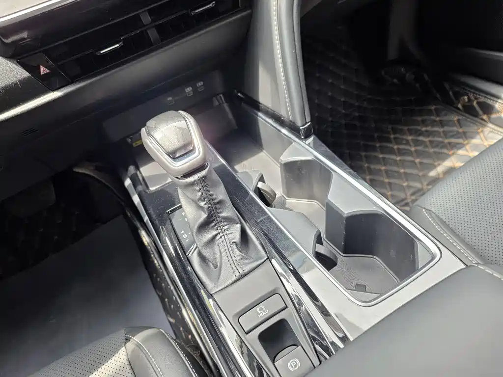 Toyota Camry 2024 — фото 16