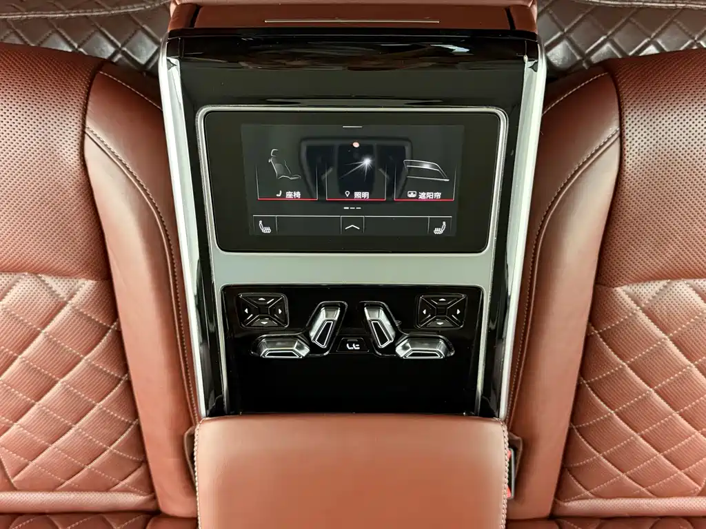 Audi A8 2023 — фото 16