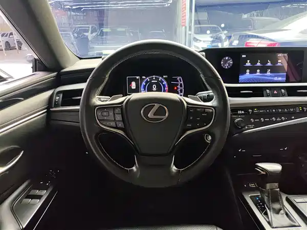 Lexus ES 2018