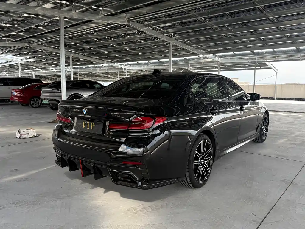 BMW 5 Series 2018 — фото 10