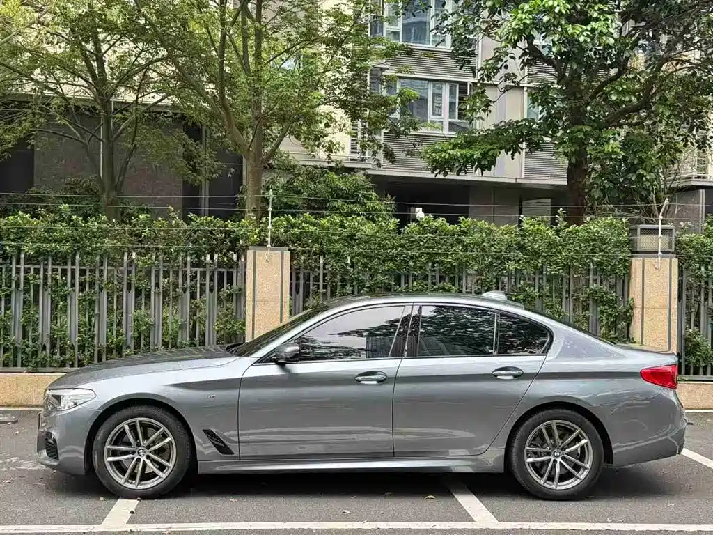 BMW 5 Series 2018 — фото 2