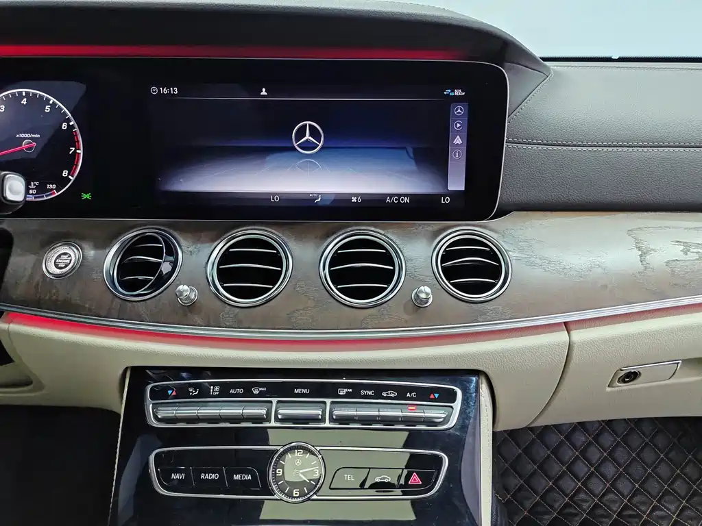 Mercedes-Benz E-Class 2018 — фото 17