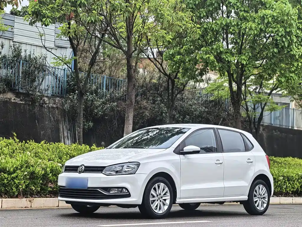 Volkswagen Polo 2015 — фото 24