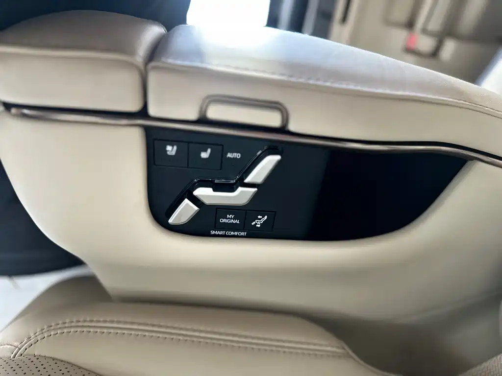 Toyota Alphard 2023 — фото 13