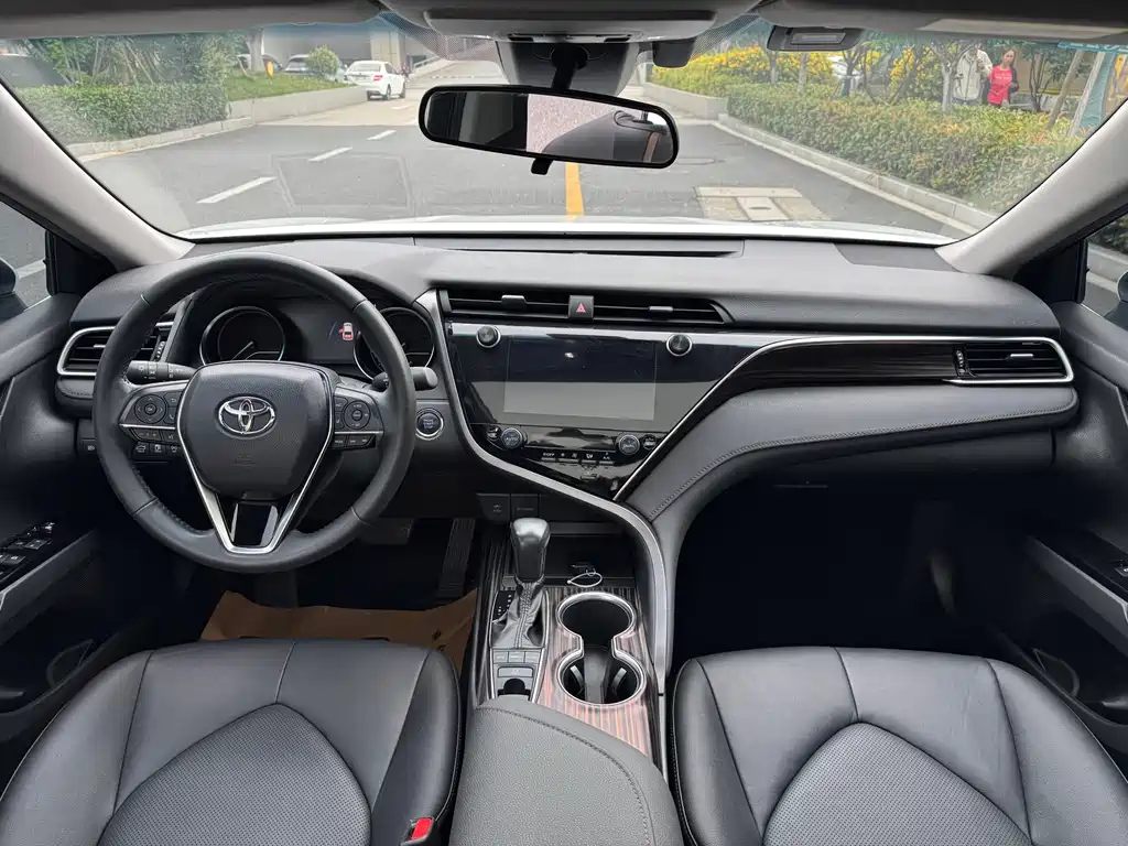Toyota Camry 2020 — фото 18