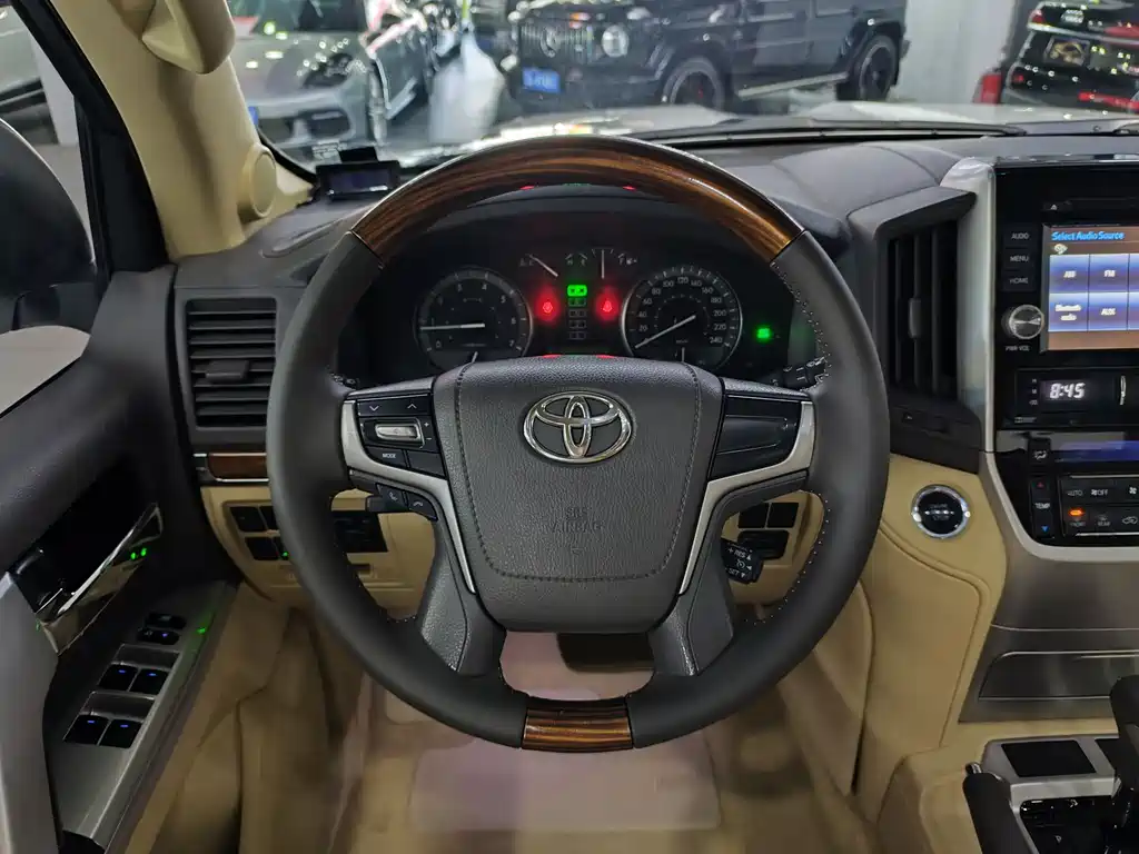 Toyota Land Cruiser 2017 — фото 9