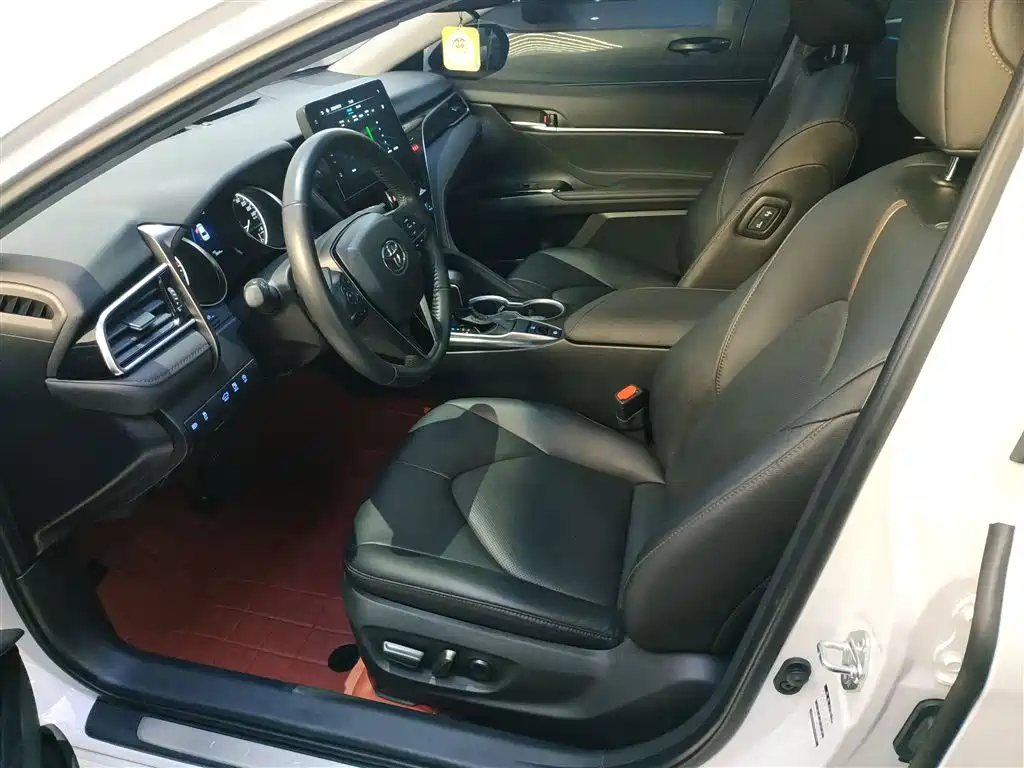 Toyota Camry 2023 — фото 15