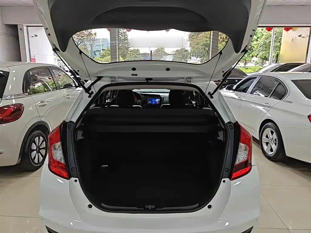 Honda Fit 2018 — фото 19